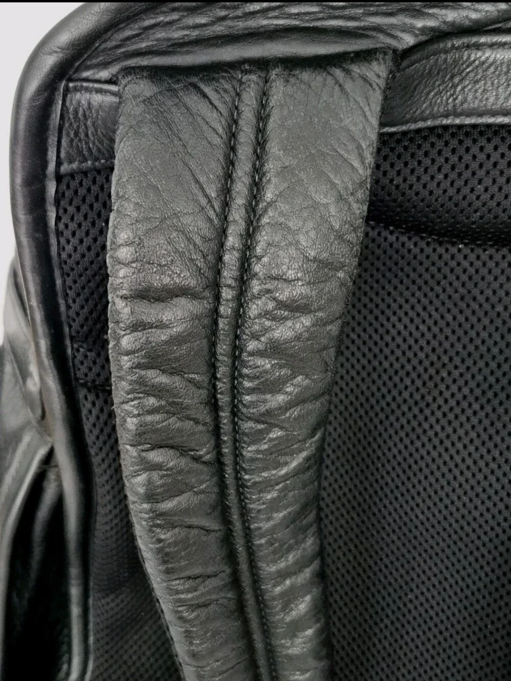 Tumi Alpha 2 Black Leather Backpack 96178DHR.